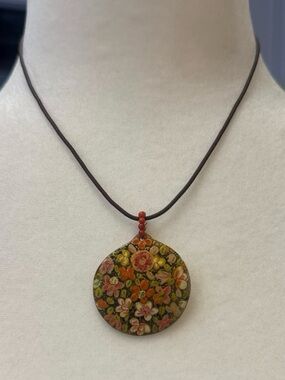 CHAN LUU Vintage Rare Hand Signed With Hand Painted Shell Necklace 16”